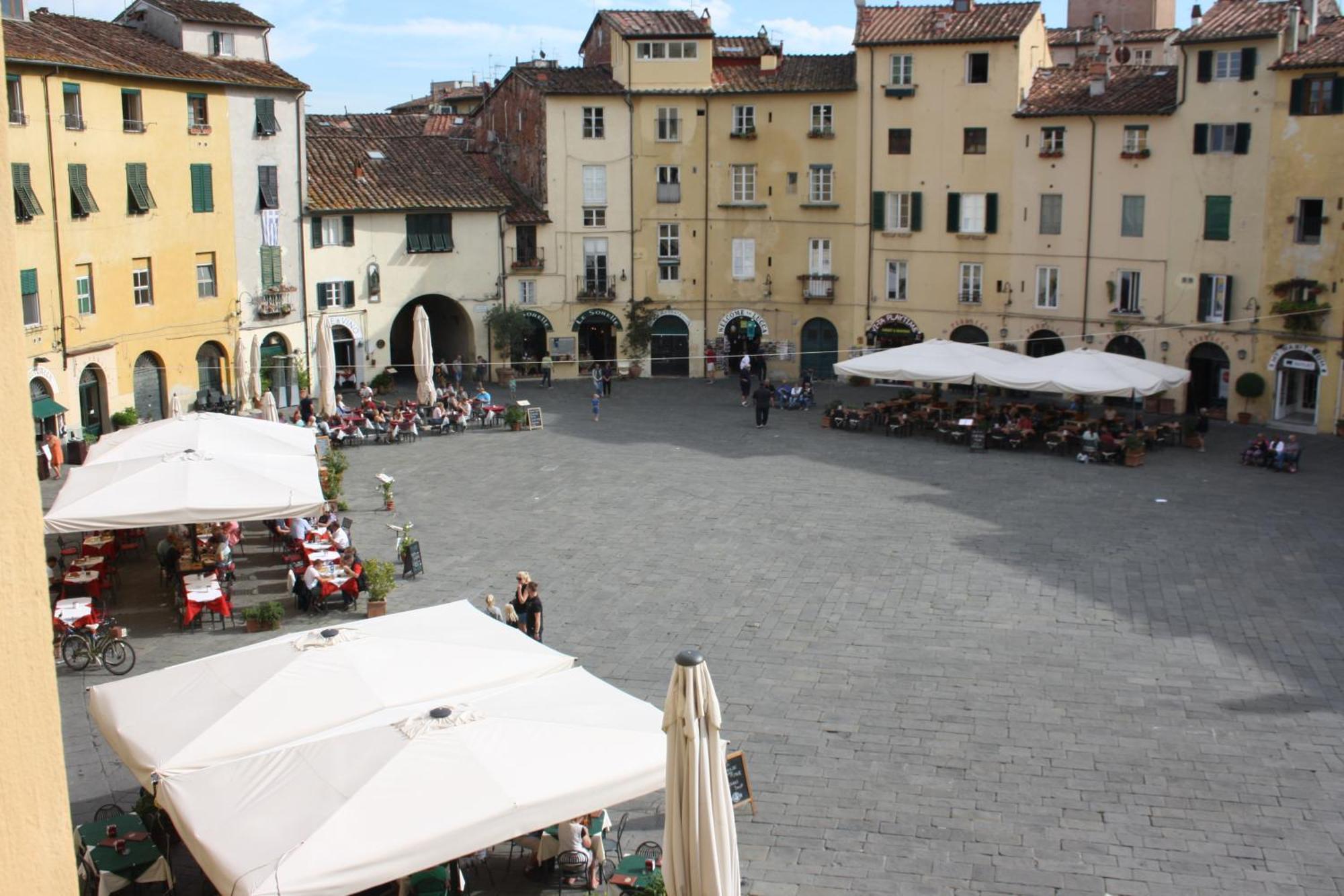 Micheli Suite Anfiteatro Square Lucca Exteriör bild