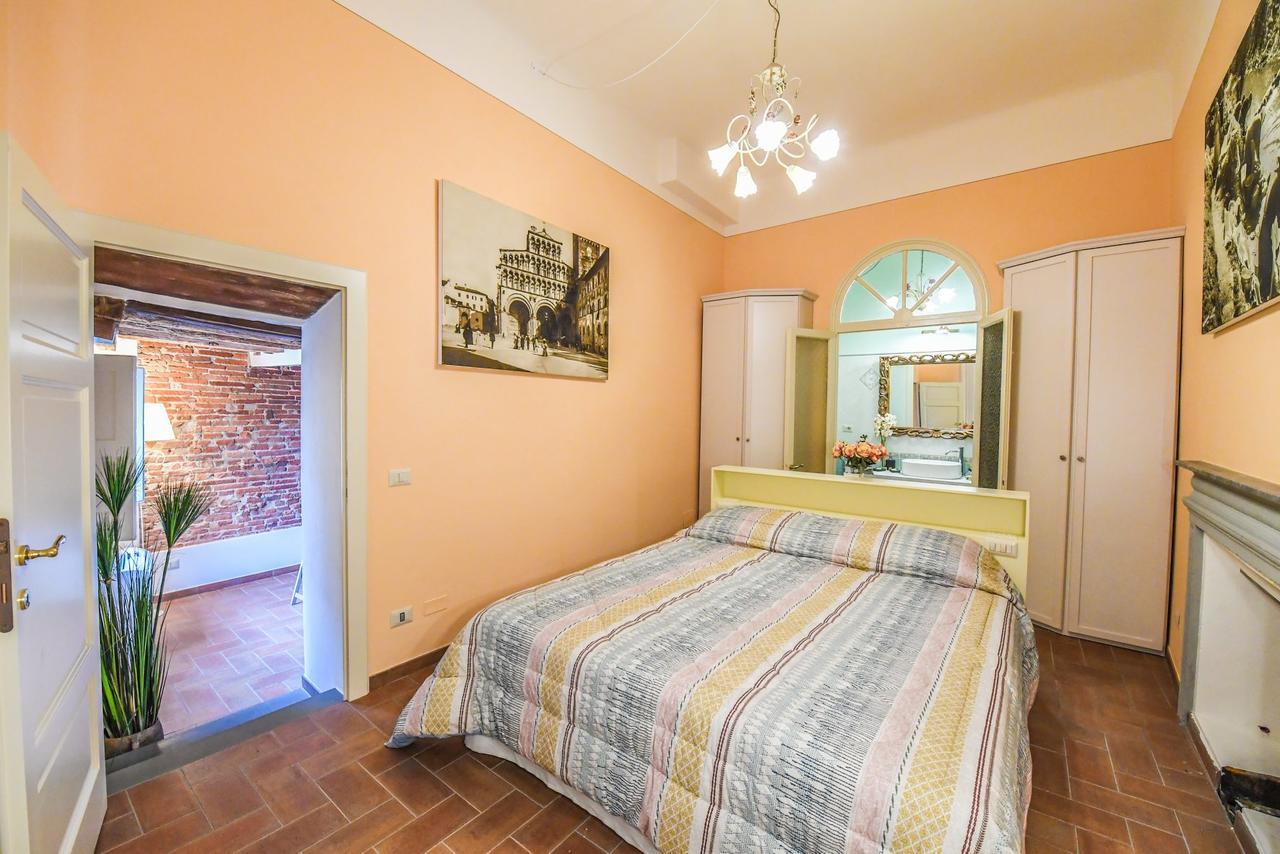 Micheli Suite Anfiteatro Square Lucca Exteriör bild