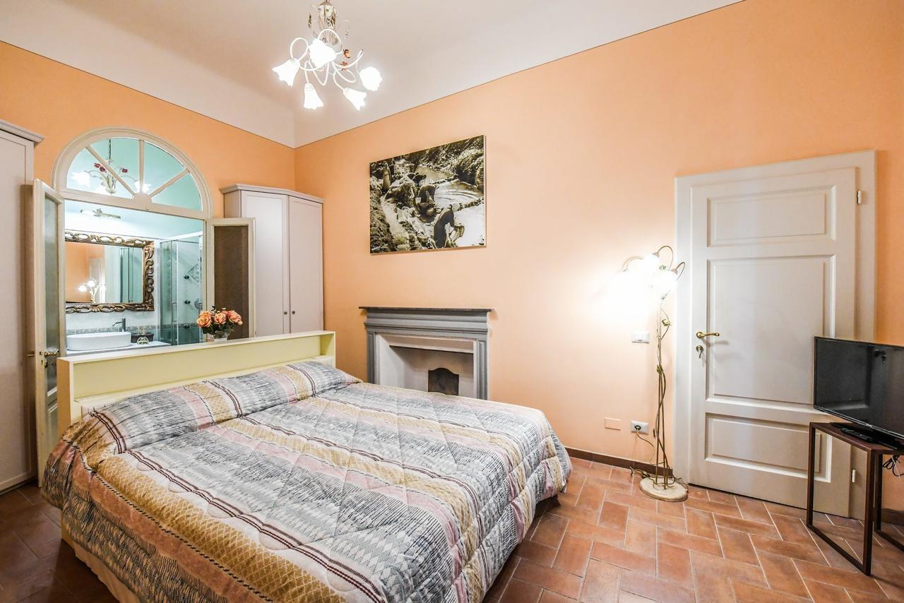 Micheli Suite Anfiteatro Square Lucca Exteriör bild