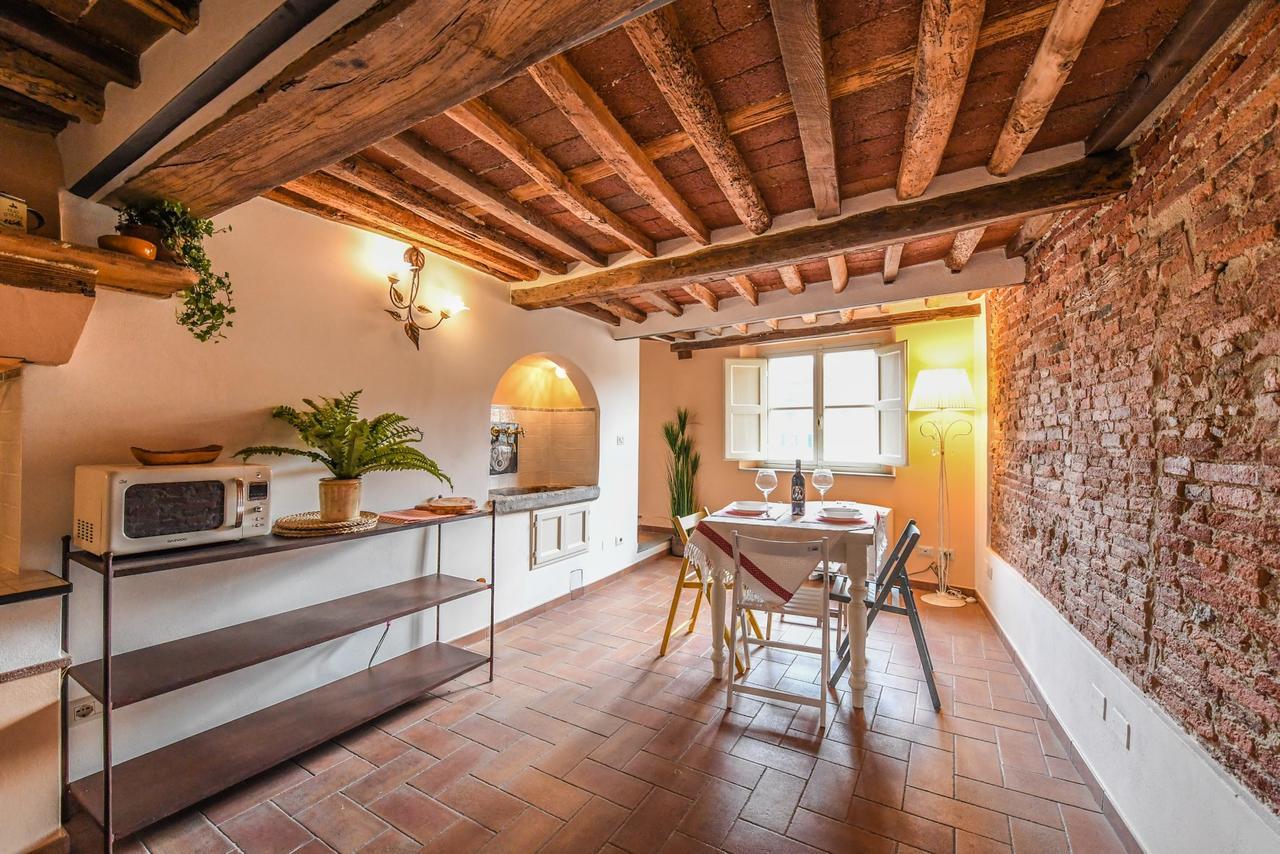 Micheli Suite Anfiteatro Square Lucca Exteriör bild
